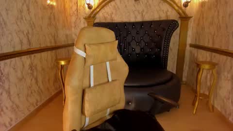 Helen or Hells online show from November 7, 1:02 pm