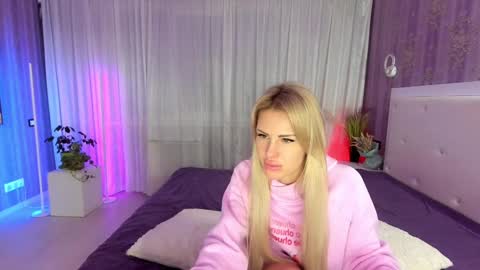 Snapshot of helensunshine chatting on December 18, 4:09 am Helen online show from December 18, 4:09 am