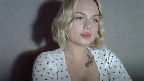 helga_now online show from September 22, 8:46 pm