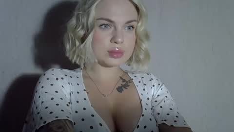 helga_now online show from September 10, 7:59 pm