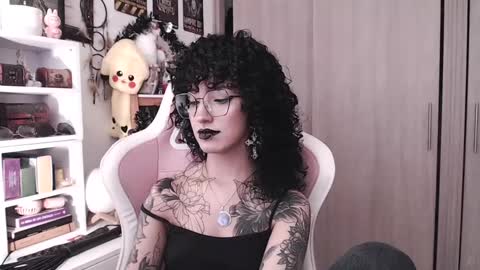 Snapshot of hell_666_xxx chatting on September 19, 12:48 am cher online show from September 19, 12:48 am