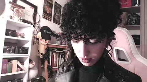Snapshot of hell_666_xxx chatting on October 10, 11:31 pm cher online show from October 10, 11:31 pm