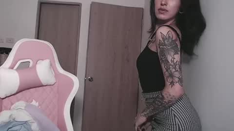 Snapshot of hell_666_xxx chatting on January 9, 11:02 pm cher online show from January 9, 11:02 pm