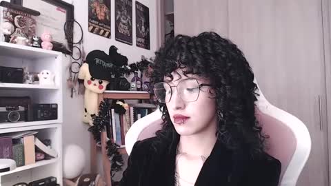 Snapshot of hell_666_xxx chatting on October 1, 9:02 pm cher online show from October 1, 9:02 pm