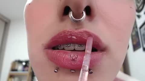 Snapshot of hell_666_xxx chatting on January 19, 10:17 pm cher online show from January 19, 10:17 pm