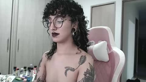 Snapshot of hell_666_xxx chatting on February 8, 11:02 pm cher online show from February 8, 11:02 pm