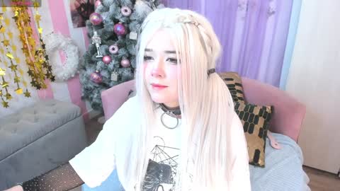 Laura online show from December 5, 3:31 am