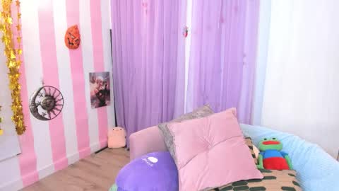 Laura online show from November 26, 4:43 am