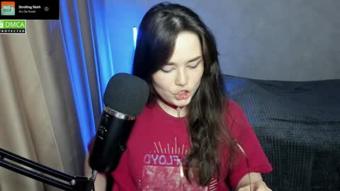 Snapshot of hell_hotline chatting on January 31, 9:16 pm Red online show from January 31, 9:16 pm