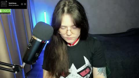 Snapshot of hell_hotline chatting on September 13, 7:16 pm Red online show from September 13, 7:16 pm