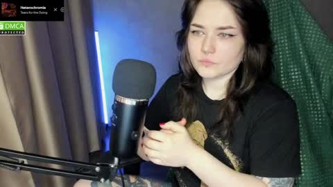 Red online show from April 2, 9:00 pm