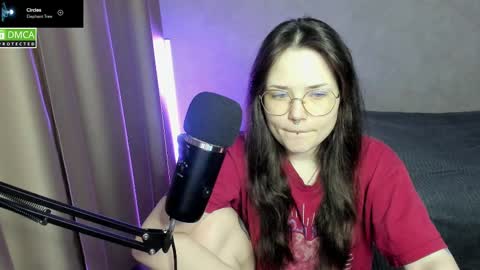Snapshot of hell_hotline chatting on February 15, 6:23 pm Red online show from February 15, 6:23 pm