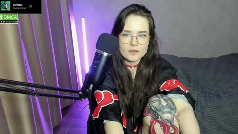 Snapshot of hell_hotline chatting on March 1, 9:04 pm Red online show from March 1, 9:04 pm