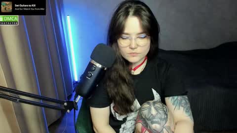 Snapshot of hell_hotline chatting on September 17, 7:50 pm Red online show from September 17, 7:50 pm