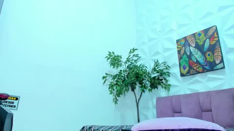 Snapshot of hellen_sky_ chatting on February 19, 7:16 pm hellen online show from February 19, 7:16 pm