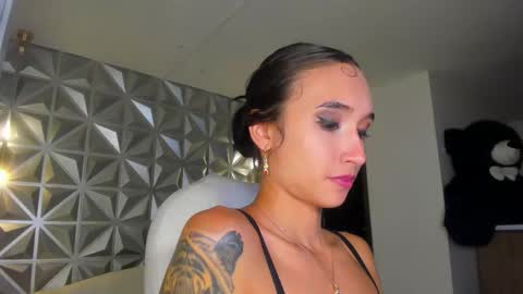 Hellen online show from February 25, 7:06 pm