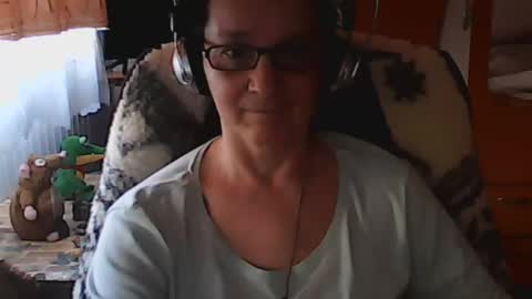 Snapshot of hellenmarie chatting on January 8, 12:05 pm hellenmarie online show from January 8, 12:05 pm
