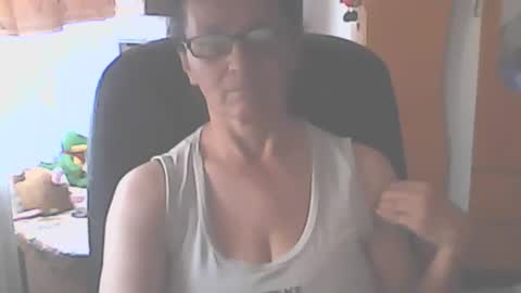 Snapshot of hellenmarie chatting on September 14, 10:17 am hellenmarie online show from September 14, 10:17 am