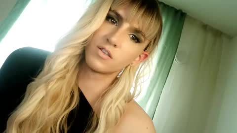 Snapshot of hellenspellman chatting on March 7, 7:52 am Helen Spellman online show from March 7, 7:52 am