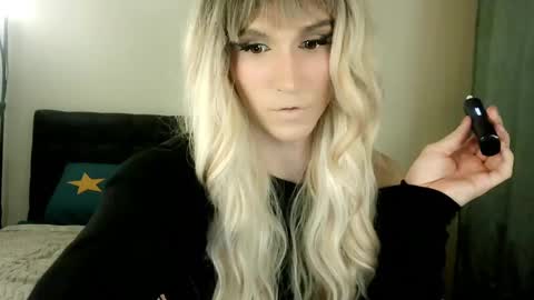 Snapshot of hellenspellman chatting on March 4, 10:27 pm Helen Spellman online show from March 4, 10:27 pm