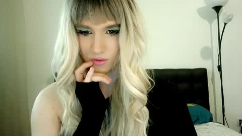 Snapshot of hellenspellman chatting on March 5, 9:05 am Helen Spellman online show from March 5, 9:05 am