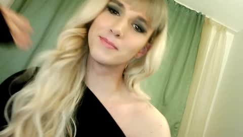 Snapshot of hellenspellman chatting on March 6, 4:30 am Helen Spellman online show from March 6, 4:30 am