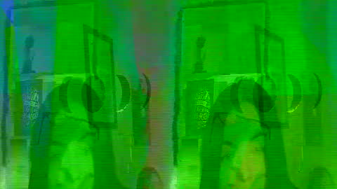 Helli online show from April 12, 7:18 pm