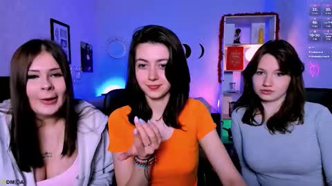 Helli online show from March 29, 8:10 pm