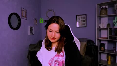 Snapshot of helli_belli chatting on March 10, 11:38 pm Helli online show from March 10, 11:38 pm
