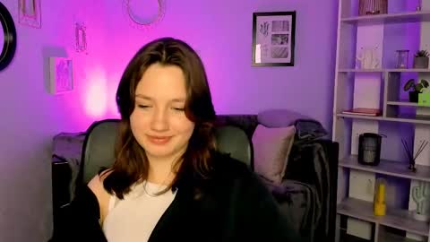 Snapshot of helli_belli chatting on March 12, 11:12 pm Helli online show from March 12, 11:12 pm