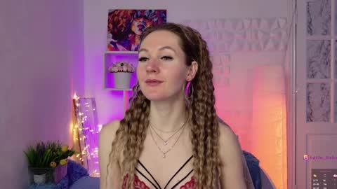 Alisia  Monday to Friday from 10 am to 4 pm GMT 2 online show from February 28, 9:04 am