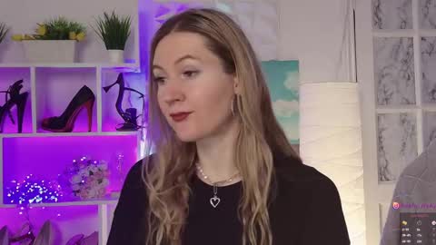 Alisia  Monday to Friday from 10 am to 4 pm GMT 2 online show from January 24, 9:06 am