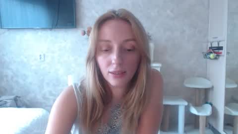 Snapshot of hellokittykaty chatting on September 18, 7:01 am Victory online show from September 18, 7:01 am