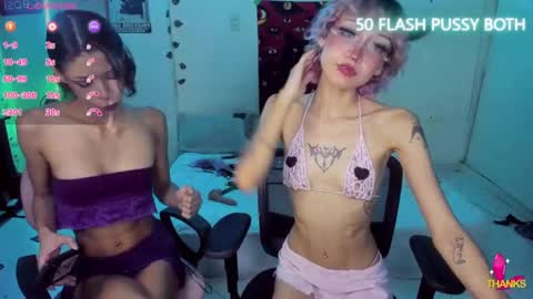 Snapshot of helloskinnygirls chatting on December 11, 2:41 am Raven and Momo online show from December 11, 2:41 am