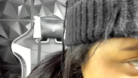 heluehorny13 online show from February 23, 3:45 am