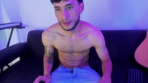 henrik_senn online show from November 18, 2:25 am