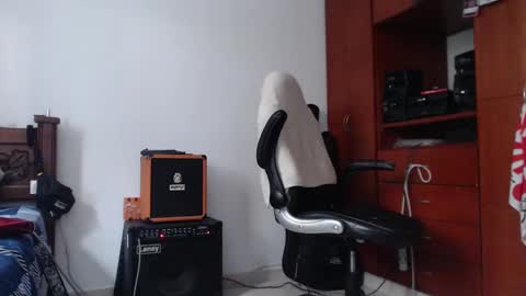 Snapshot of henry_barbarian_ chatting on February 14, 10:25 pm Henry Barbarian online show from February 14, 10:25 pm