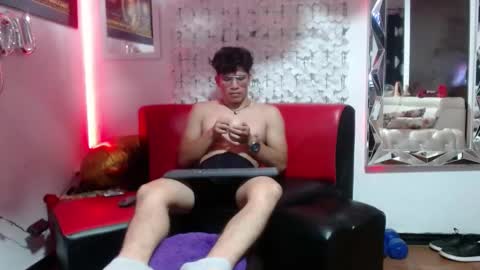 hercules_men online show from February 20, 9:11 am