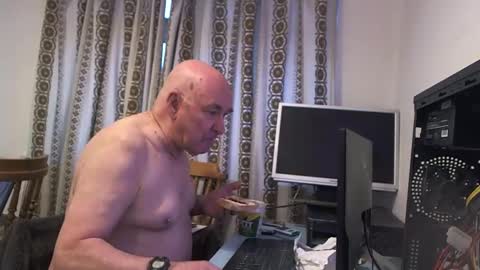 Snapshot of hermeneutika chatting on January 1, 9:07 am mature online show from January 1, 9:07 am