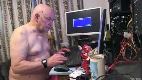 Snapshot of hermeneutika chatting on December 3, 7:38 am mature online show from December 3, 7:38 am