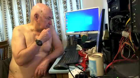 Snapshot of hermeneutika chatting on December 2, 9:09 am mature online show from December 2, 9:09 am