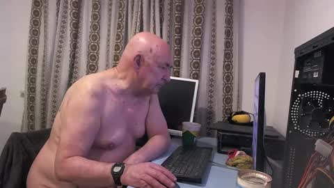 Snapshot of hermeneutika chatting on December 26, 8:07 am mature online show from December 26, 8:07 am