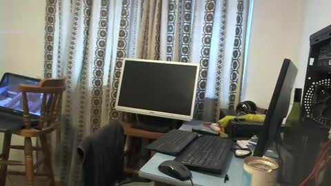 Snapshot of hermeneutika chatting on December 18, 10:40 am mature online show from December 18, 10:40 am