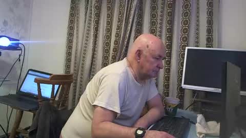 Snapshot of hermeneutika chatting on January 3, 5:50 am mature online show from January 3, 5:50 am