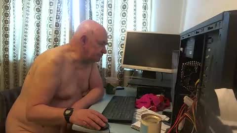 Snapshot of hermeneutika chatting on January 11, 9:36 am mature online show from January 11, 9:36 am