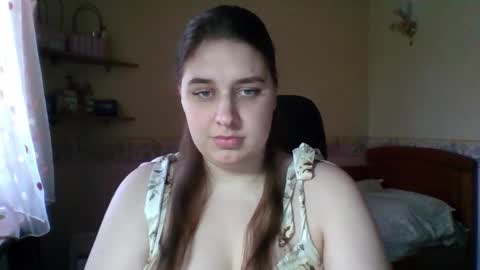 hess_luna_ online show from February 24, 10:07 am