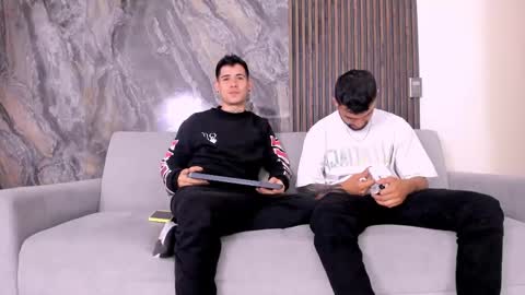 Snapshot of heteros_men chatting on February 25, 1:52 am heteros men online show from February 25, 1:52 am