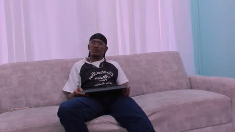 heteros men online show from February 2, 2:03 pm