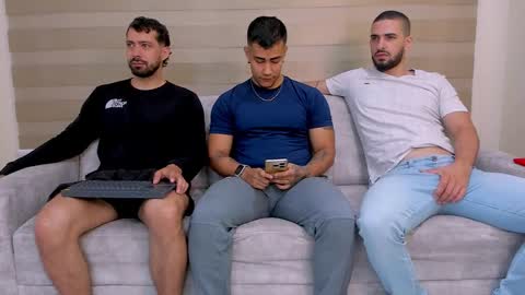 Snapshot of heteros_men chatting on February 22, 1:24 pm heteros men online show from February 22, 1:24 pm