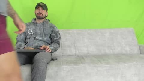 Snapshot of heteros_men chatting on March 10, 1:32 pm heteros men online show from March 10, 1:32 pm